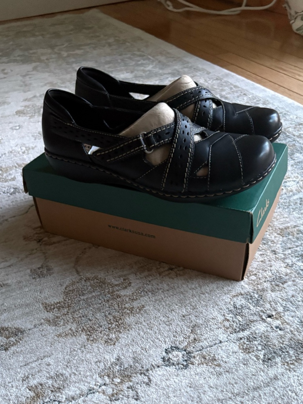 Clarks Bendables Women's Size 8 Medium Black Leather Ashland Spin Slip-on Shoes